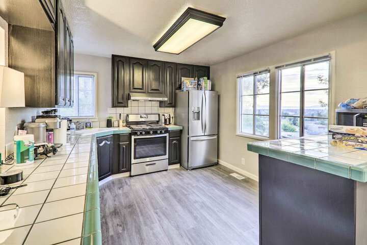 Castro Valley Home w / Bay Area Views!