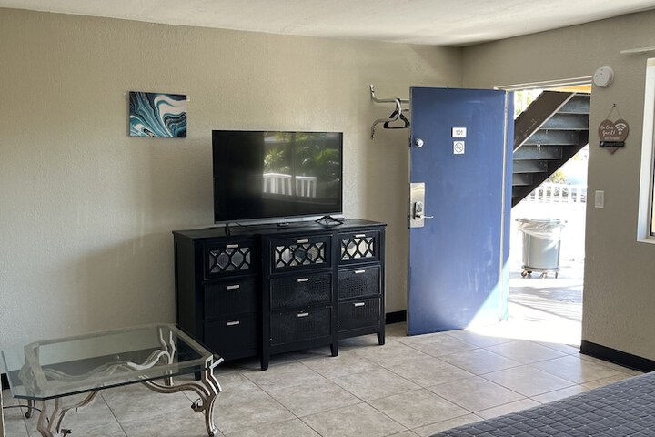 Room 18 of 34