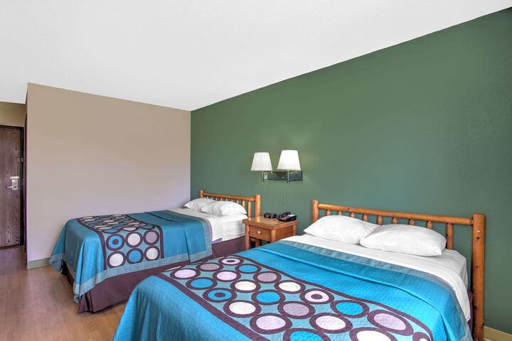 Room 15 of 28