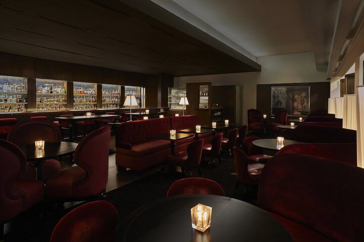 Lounge 127 of 148