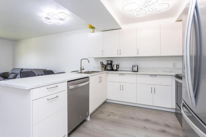 Bass & Sun Condominium 2 / 2 Bedroom