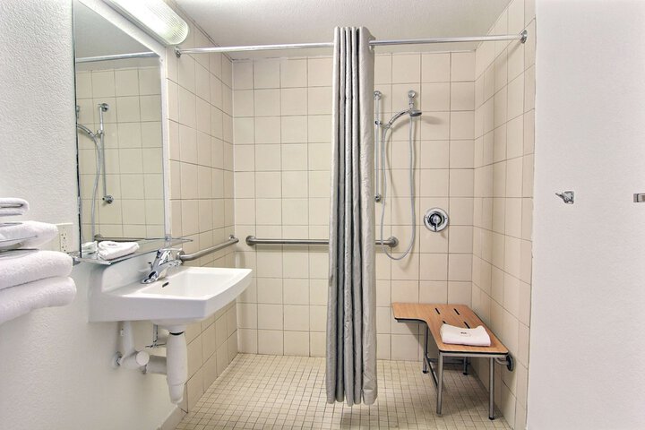 Room 14 of 40