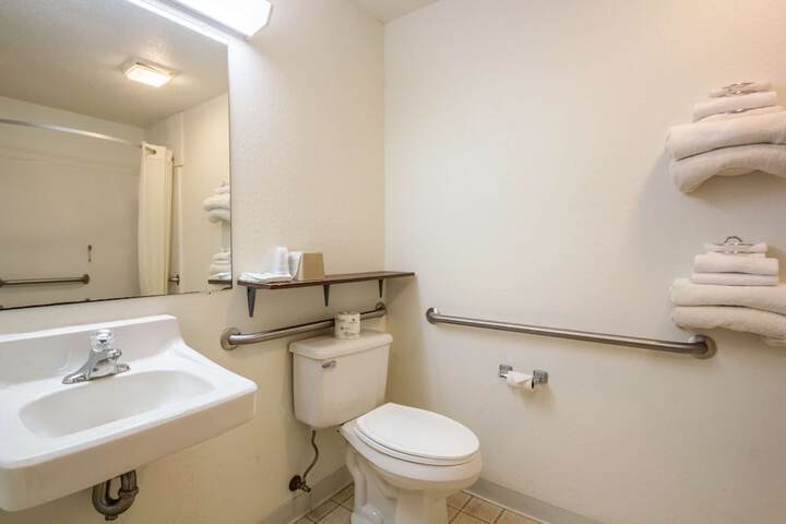 Motel 6 Saukville WI