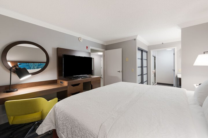 Hampton Inn & Suites Chicago / Hoffman Estates