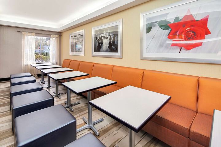 Hampton Inn & Suites Seattle-North / Lynnwood