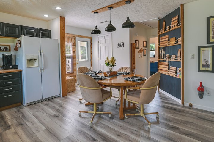 Charming Smiths Grove Home Near Cave Tours!