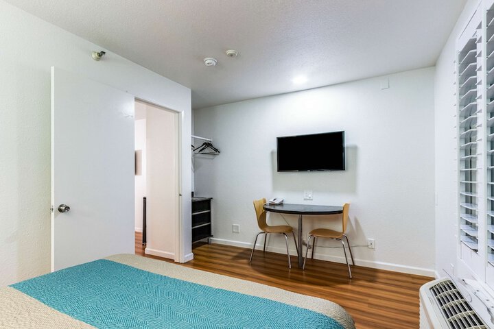 Room 8 of 37