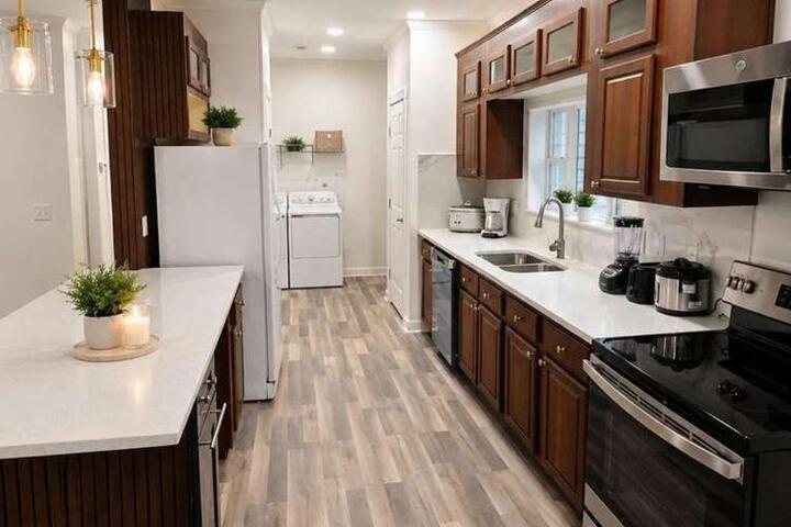 Beautiful & Modern Valrico Apartment