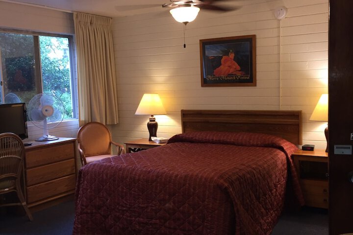 Dolphin Bay Hotel