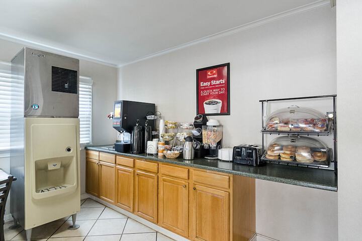 Econo Lodge Sturbridge Route 20