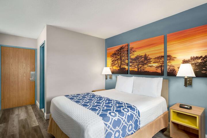 Room 10 of 25