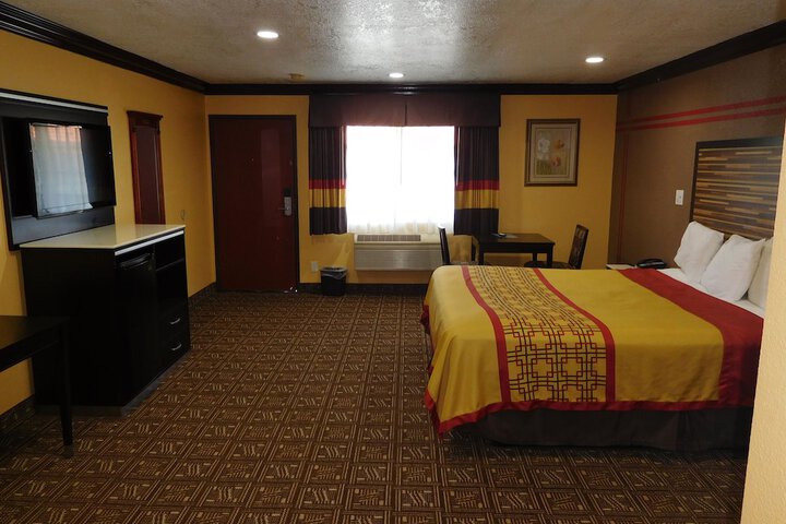 Room 11 of 37