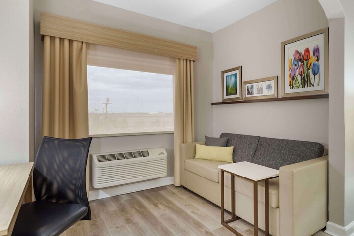 Comfort Suites Shenandoah-The Woodlands