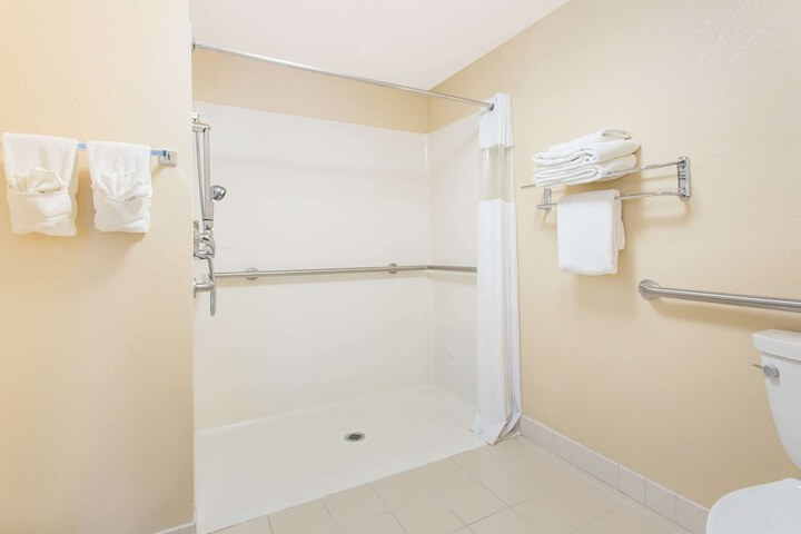 Room 4 of 18