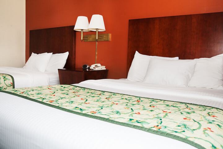 Red Carpet Inn & Suites