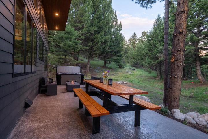 Granite Moose Hideaway Cabin
