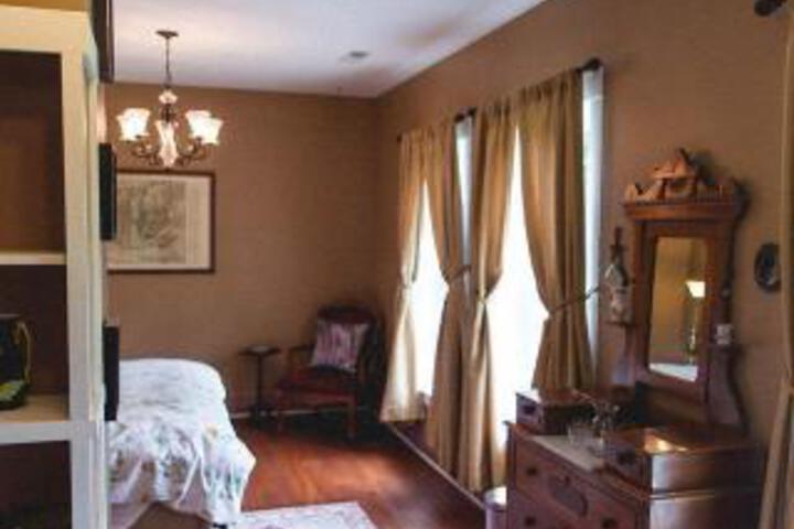 ORCHARD HOUSE BED & BREAKFAST