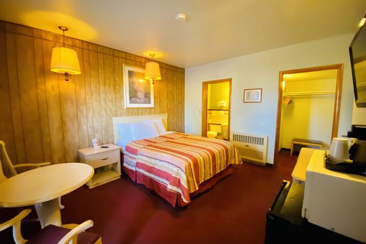 Room 4 of 7