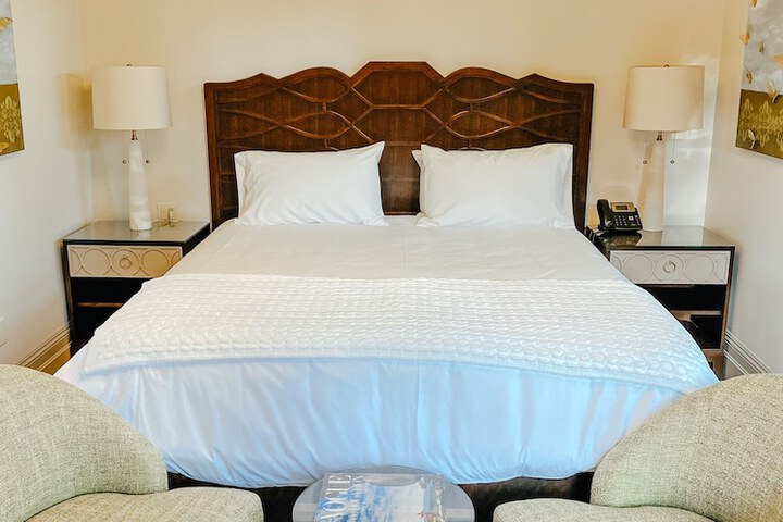Room 73 of 100