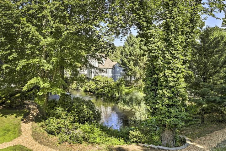 Lovely Norwich Villa on Golf Course w / Amenities!