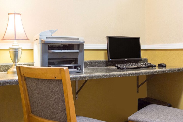 Business Center 19 of 19