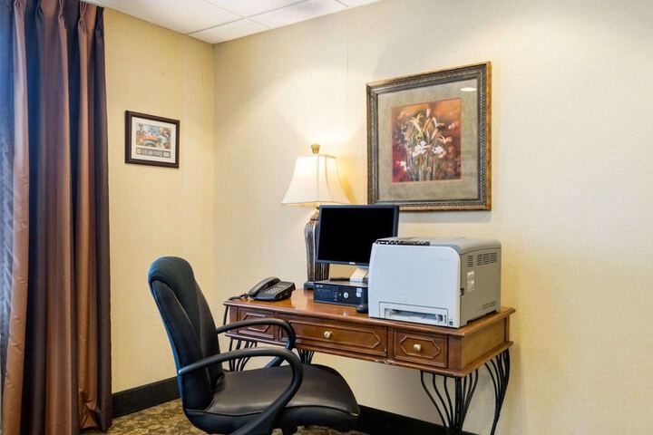 Business Center 25 of 26