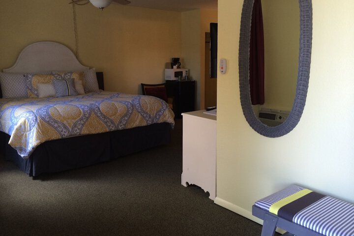 Room 27 of 43