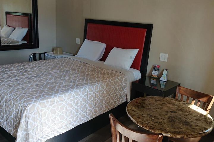 Room 9 of 37