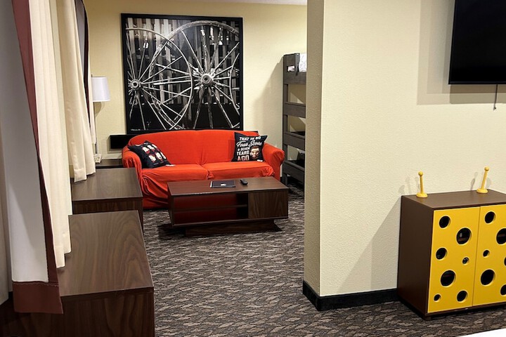 Room 6 of 24