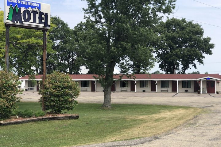 Edge of The Woods Motel
