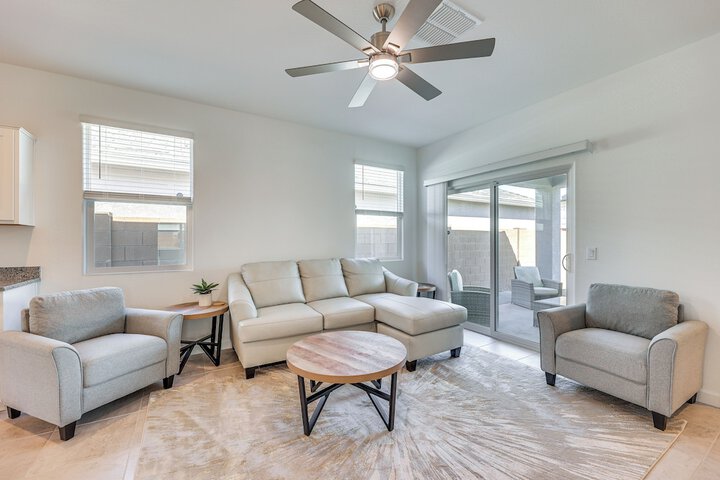Maricopa Home w / Putting Green & Covered Patio!