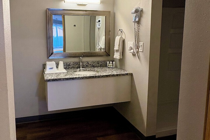 Americas Best Value Inn Wall