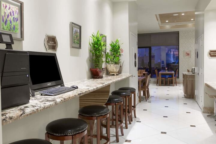 Business Center 21 of 22