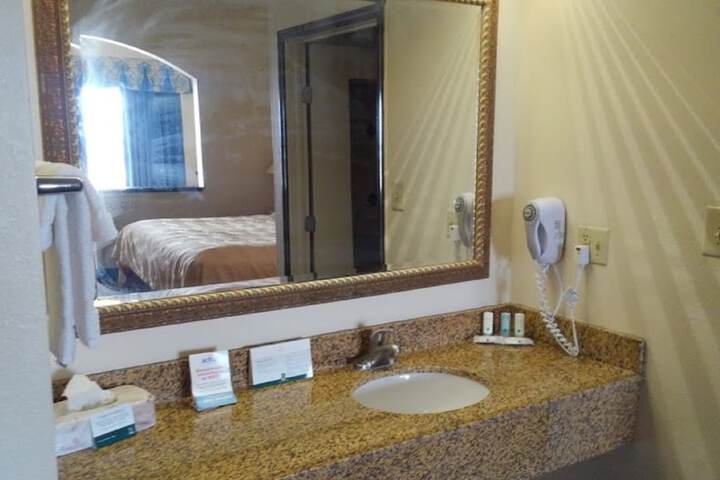 Room 32 of 42