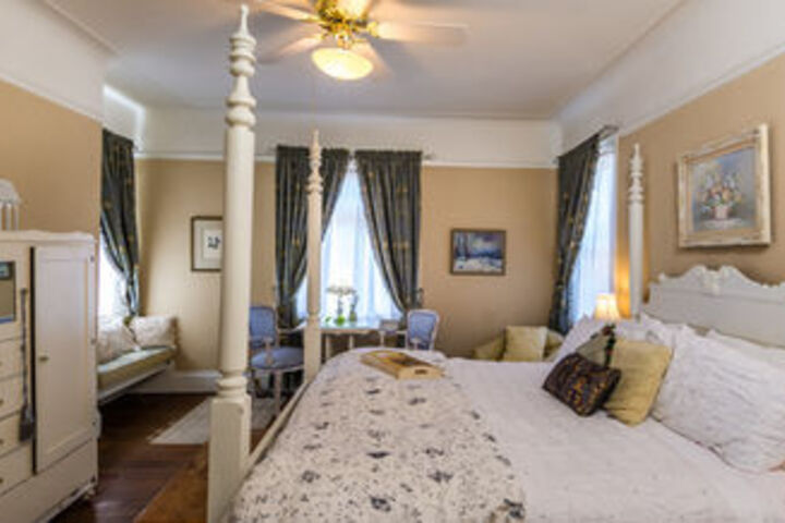 Joshua Inn Bed & Breakfast