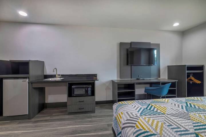 Room 13 of 25