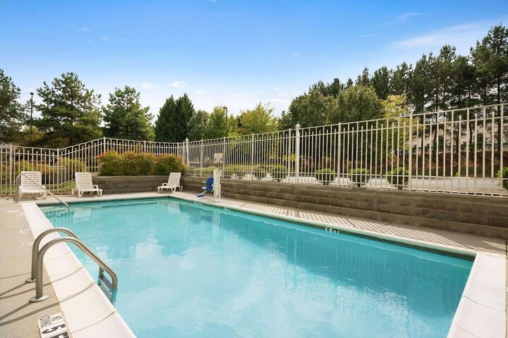 Pool 4 of 24