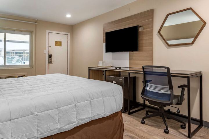 Room 27 of 39