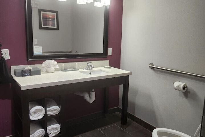 La Quinta Inn & Suites by Wyndham Dallas Grand Prairie North