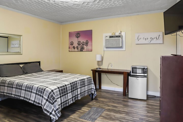 Room 18 of 38