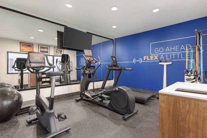 Holiday Inn Express Hotel & Suites Edmond by IHG