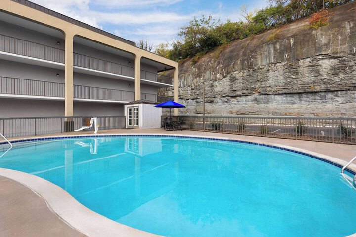 Pool 7 of 39