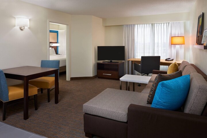 Room 15 of 28