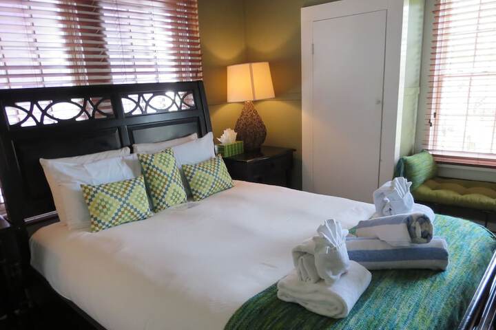 Room 35 of 47