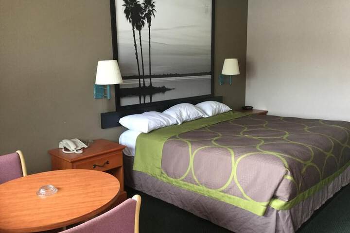 Room 10 of 19