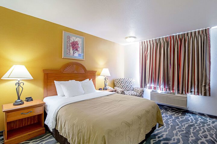 Room 10 of 30
