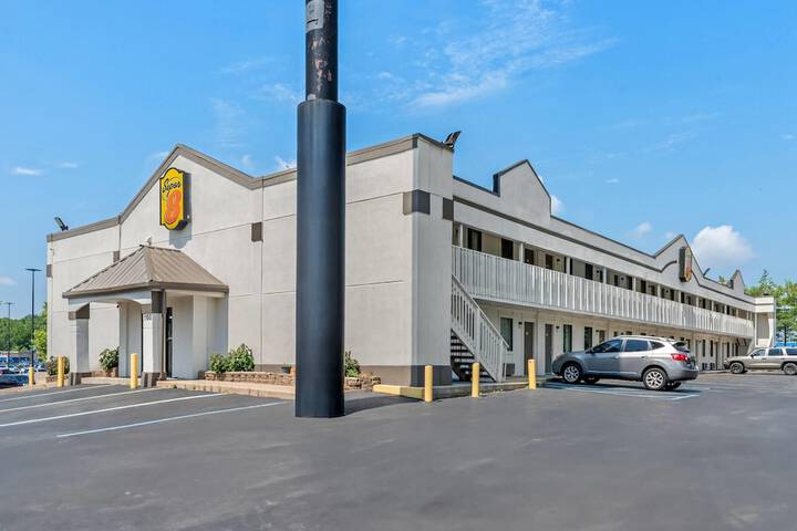Super 8 by Wyndham Brownsburg