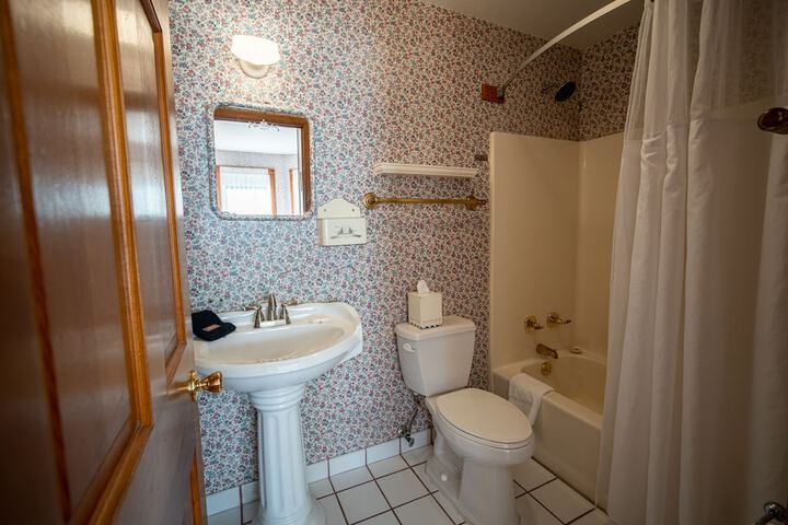 Room 11 of 146