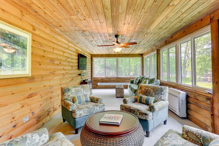 Pocono Dog-Friendly Home on River