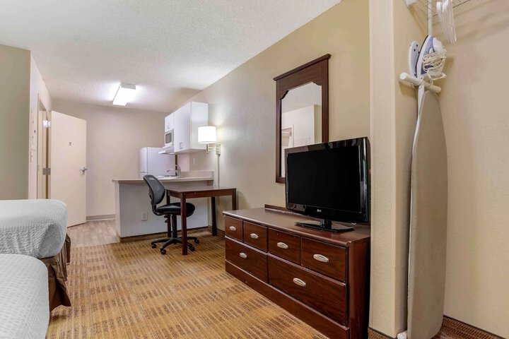 Room 9 of 24